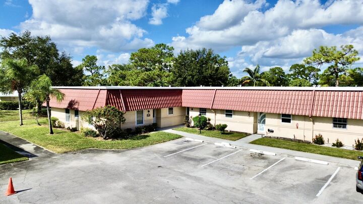 Property Photo: 170 Amherst Lane FL 33467