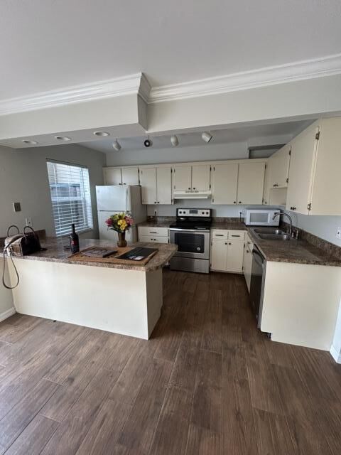 Property Photo:  912 Sandtree Drive W 912  FL 33403 