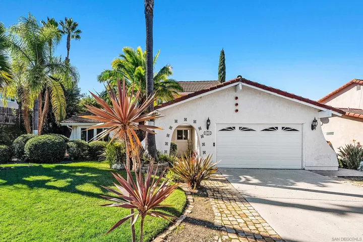 Property Photo: 906 Lacebark St CA 92069