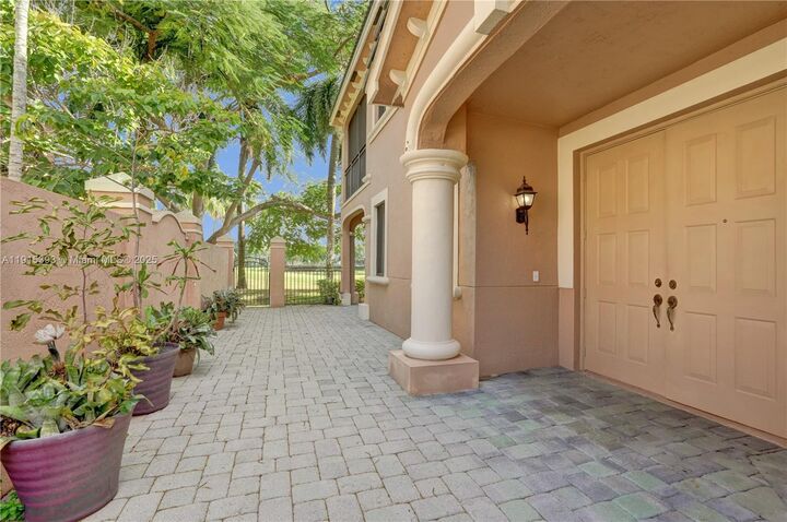 Property Photo:  2757 Center Court Drive 1-20  FL 33332 