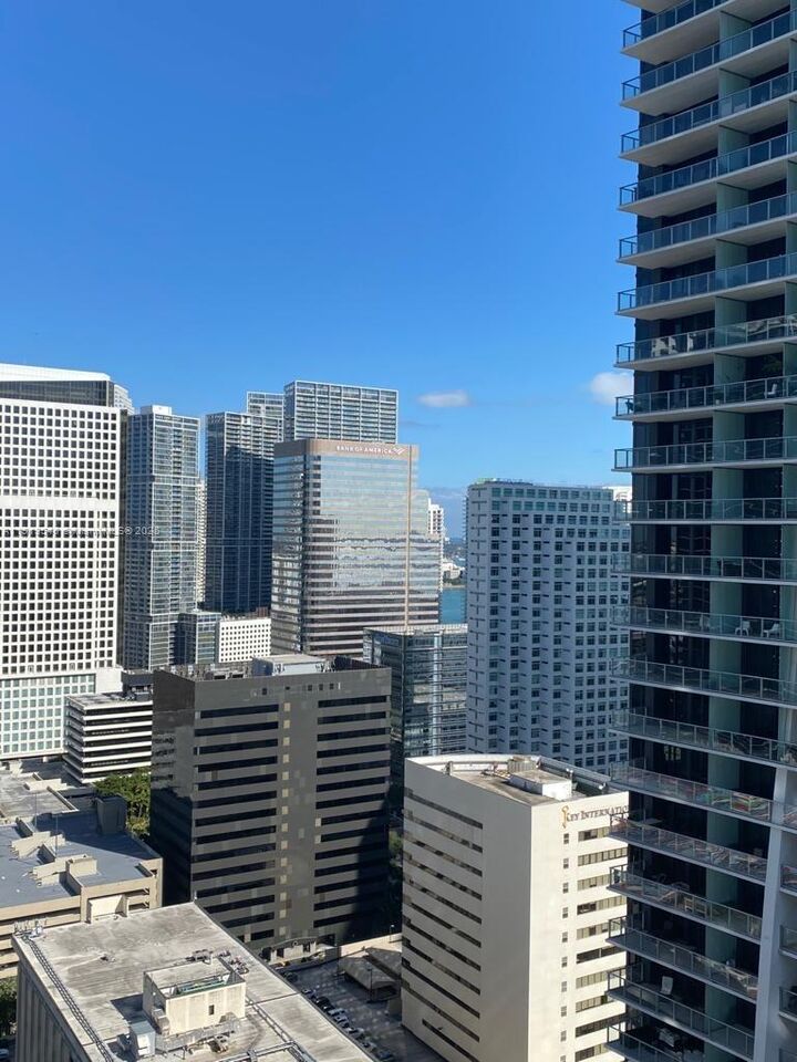 Property Photo:  1000 Brickell Plz 3207  FL 33131 