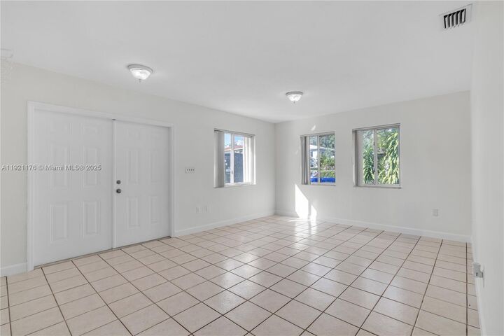 Property Photo:  2815 SW 39th Ave 2817  FL 33134 