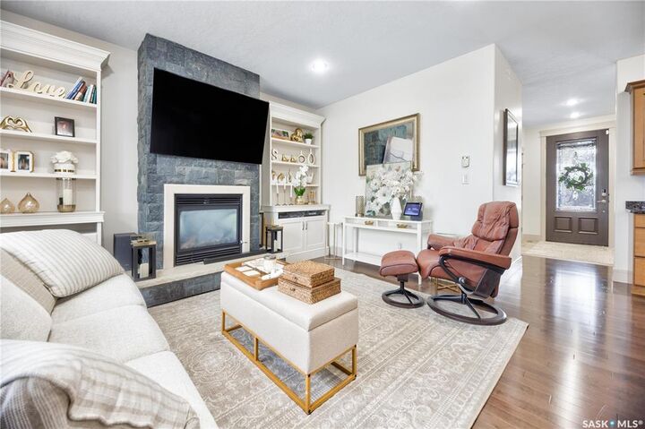 Property Photo:  2966 Lakeview Drive  SK S6W 0A4 