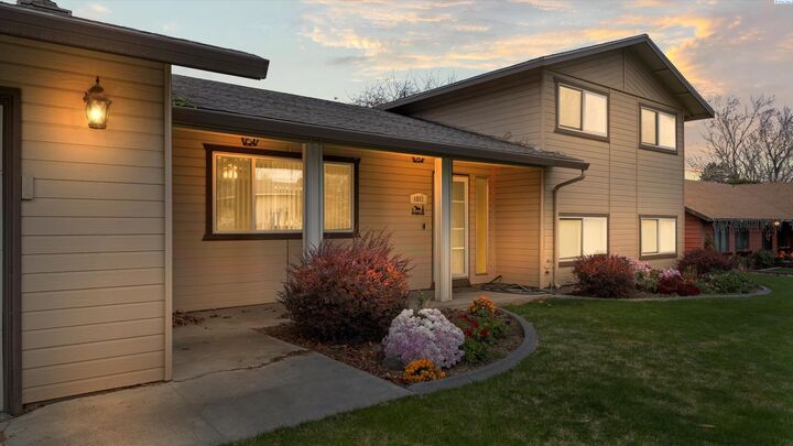 Property Photo: 4802 S Kent St WA 99337-4513