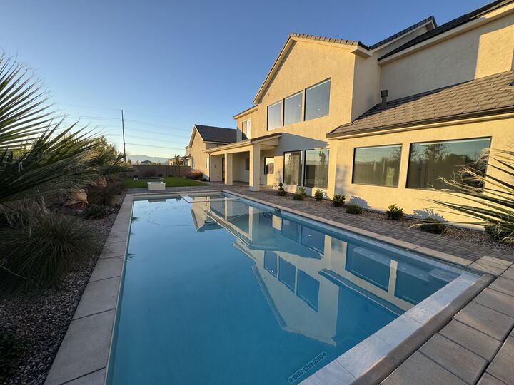 Property Photo:  624 E Pine St  UT 84780 