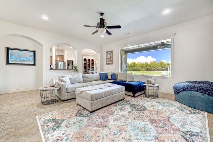 Property Photo:  