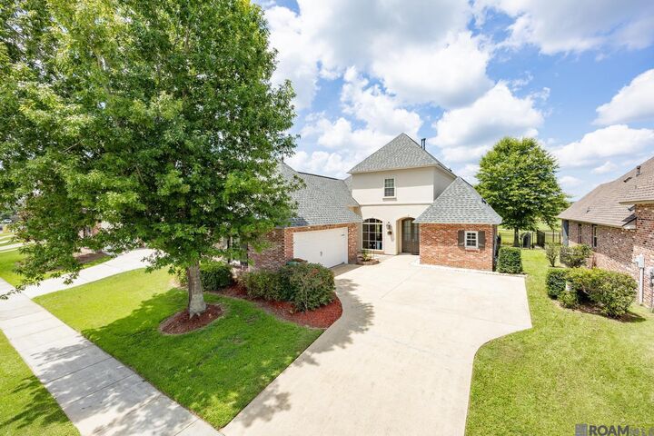Property Photo: 2887 Muirfield Dr LA 70791