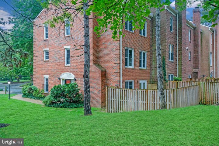 Property Photo:  14 S Manchester Street  VA 22204 