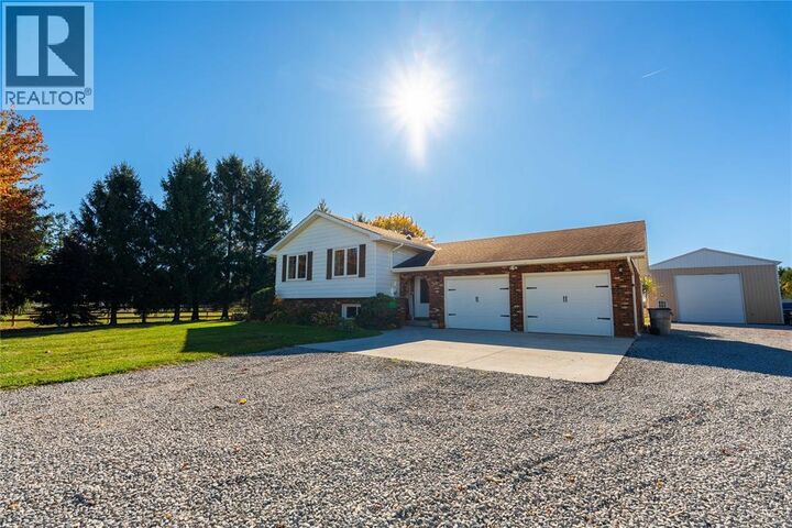 Photo de la propriété:  7155 Petrolia Line  ON N0N 1A0 