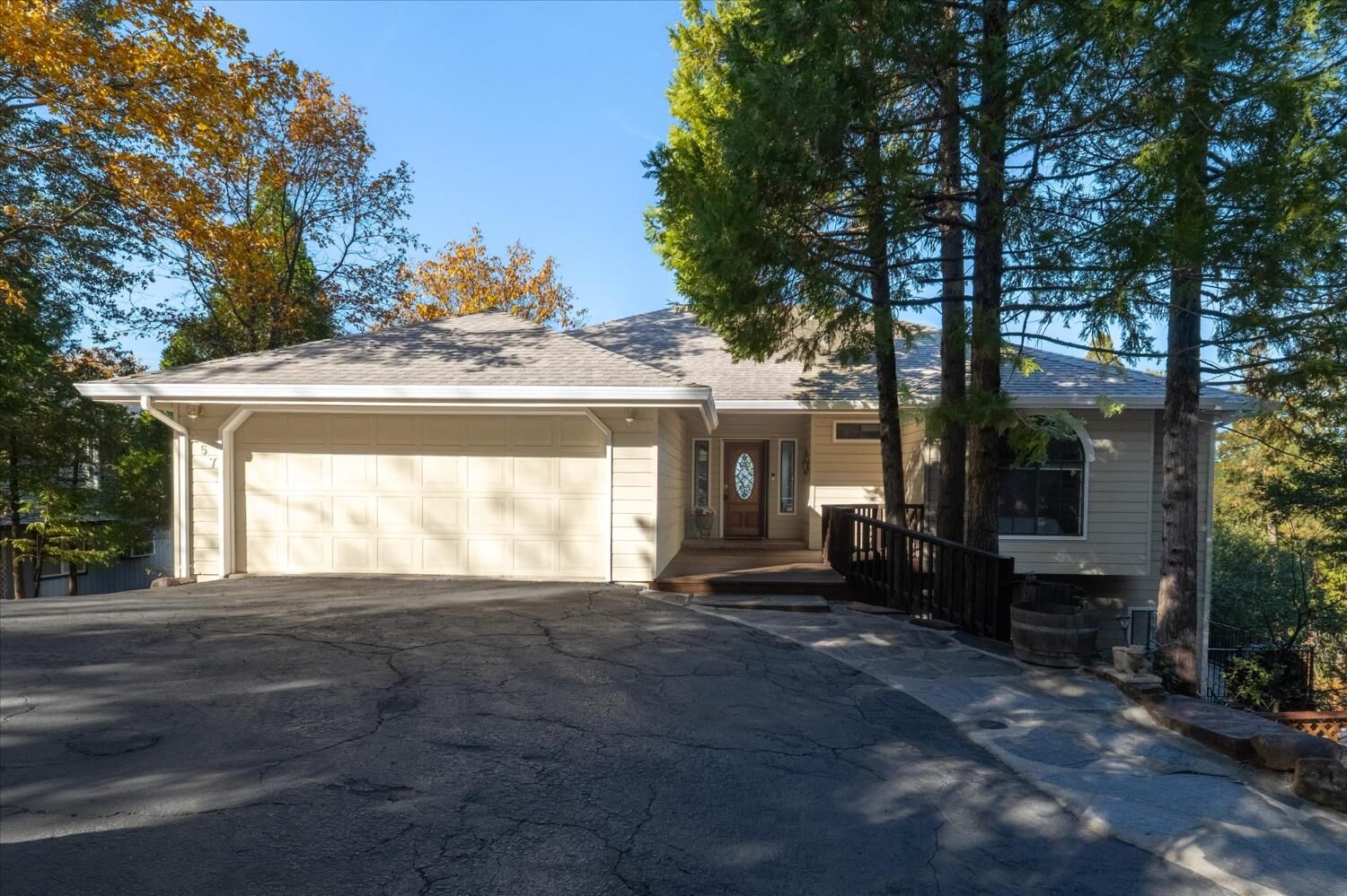 Property Photo: 257 Snowberry Ct. CA 95247