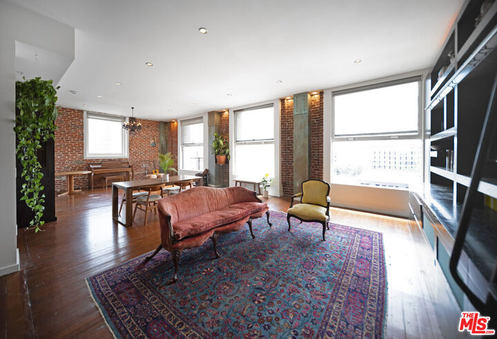 Property Photo:  257 S Spring St  CA 90012 