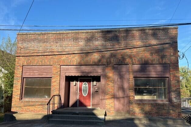 Property Photo:  33 Sycamore Street  OH 43731 