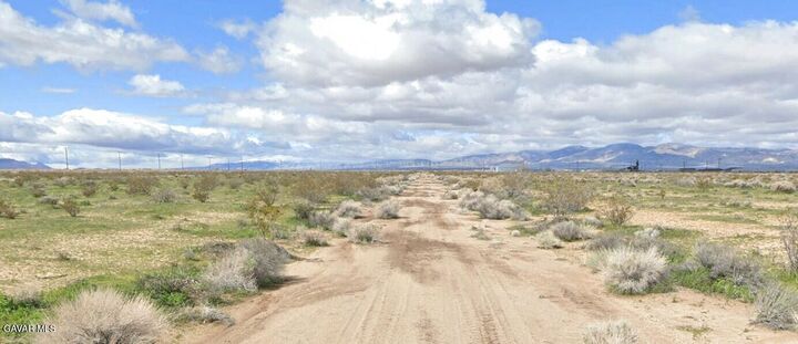 Property Photo:  8400 Tanbark Ave &Amp Vic 85th St  CA 93505 