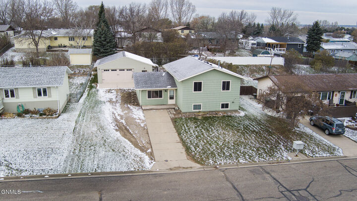 Property Photo:  19 Stanley Drive  ND 58504 