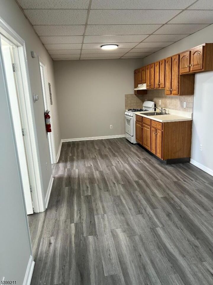 Property Photo:  111 Anderson Ave 5  NJ 07022 