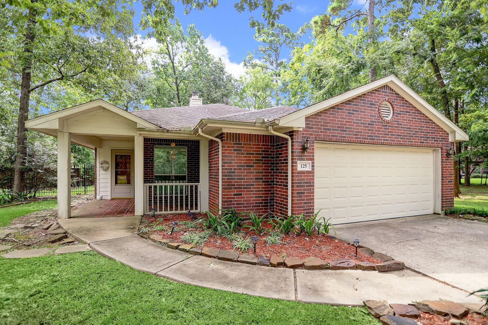 Property Photo: 125 E Park Drive Drive TX 77356