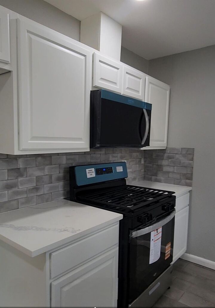 Property Photo:  5914 Newquay Street  TX 77085 