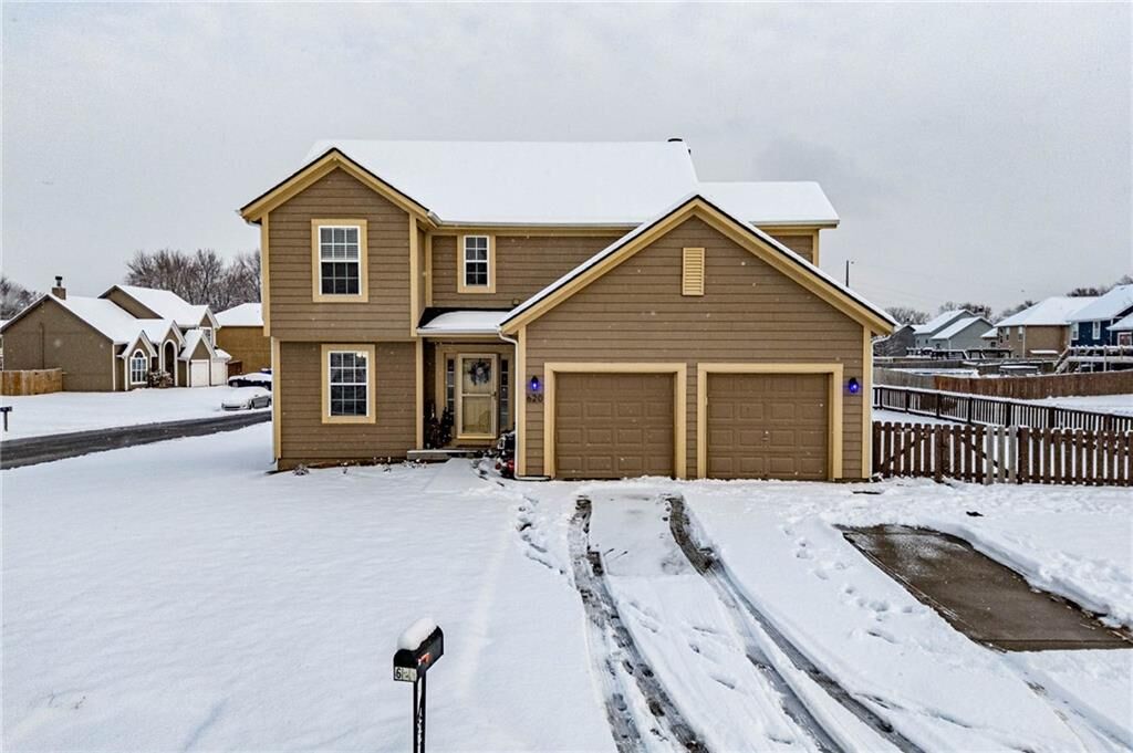 Property Photo:  620 River Falls Road  KS 66111 