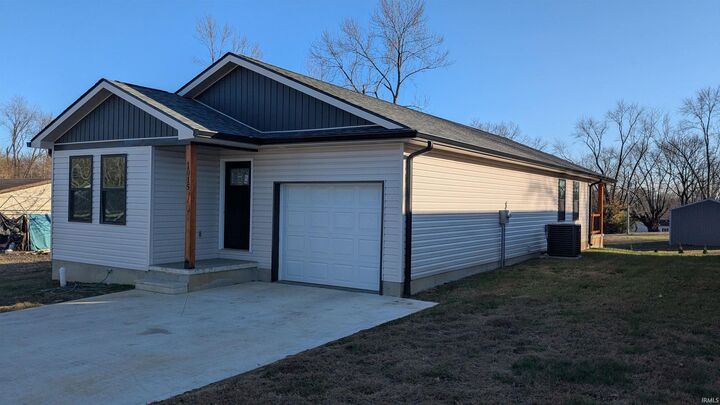 1015 E Glezen Street  Petersburg IN 47567 photo