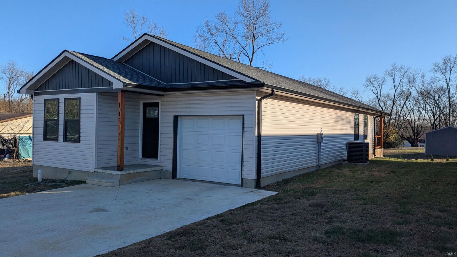 Property Photo:  1015 E Glezen Street  IN 47567 