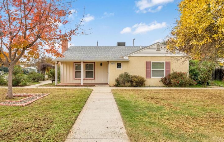 Property Photo:  1802 McKinley Avenue  CA 93230 
