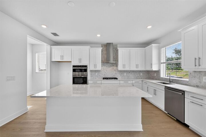 Property Photo: 7543 Hawkstone Drive FL 34241