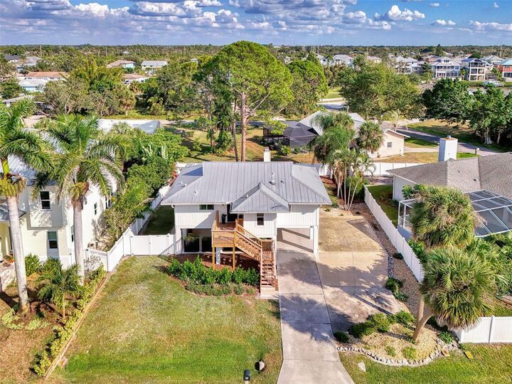 Property Photo:  812 Garland Avenue  FL 34275 