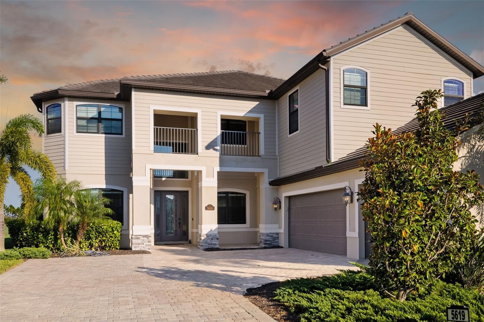 Property Photo: 5619 Mulligan Way FL 34211
