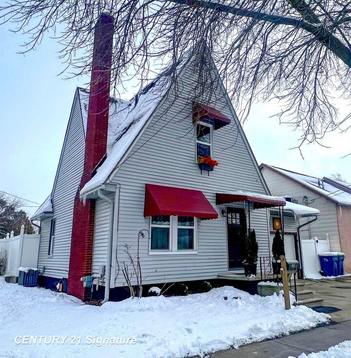 Property Photo:  102 N Hampton Street  MI 48708 