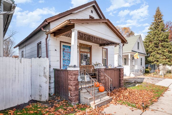 Property Photo: 810 Fitzhugh Street MI 48708