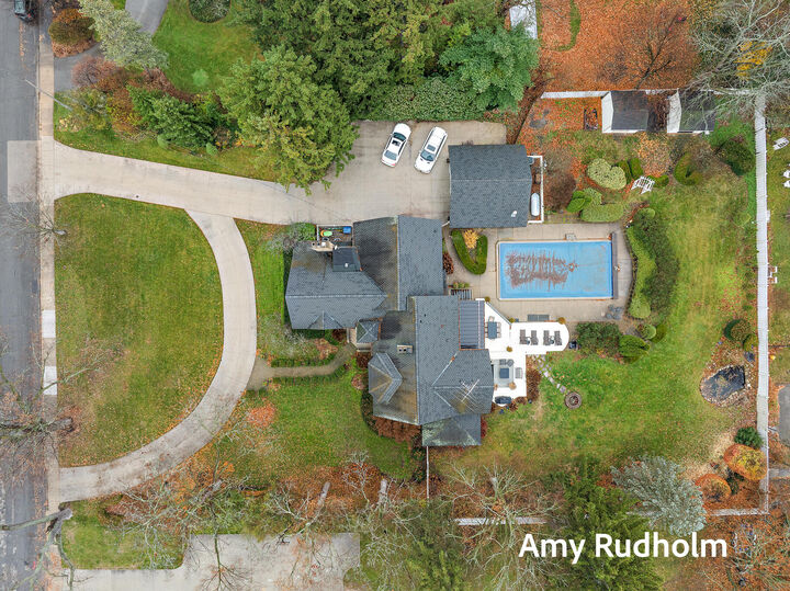 Property Photo:  522 E River Street  MI 49456 