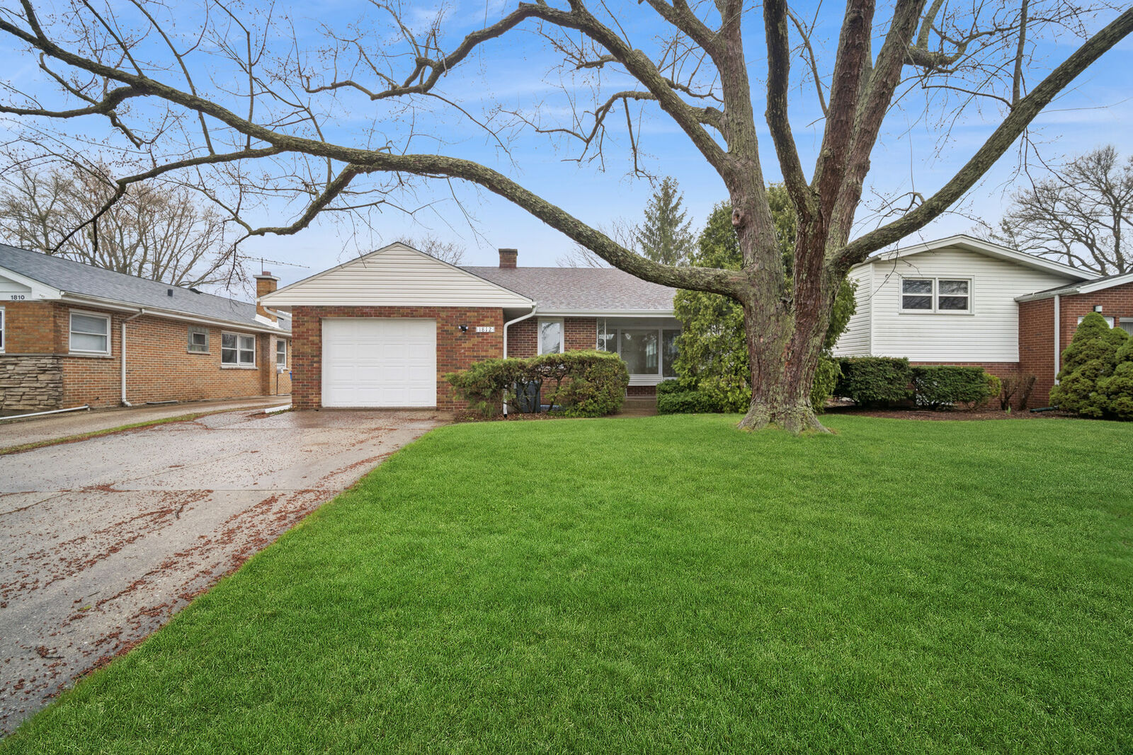 Property Photo:  1812 Winthrop Road  IL 60035 