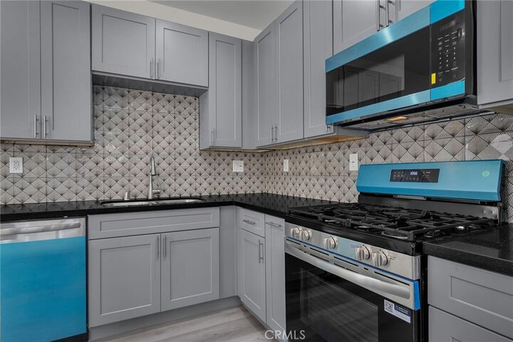 Property Photo: 1509 W 87th CA 90047