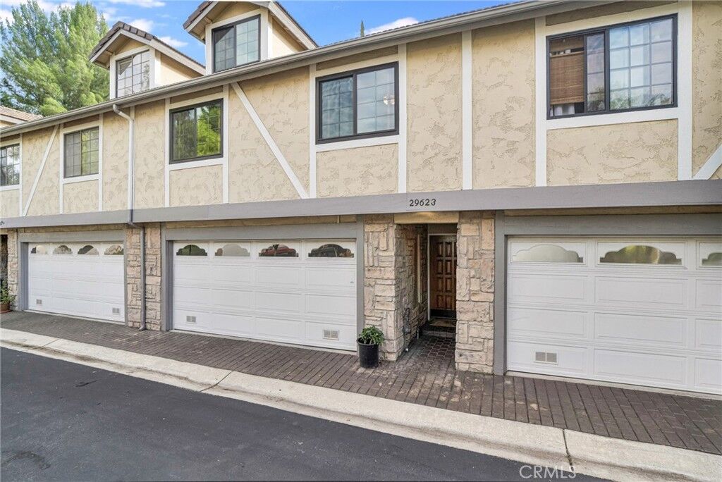 Property Photo:  29623 Strawberry Hill 1  CA 91301 