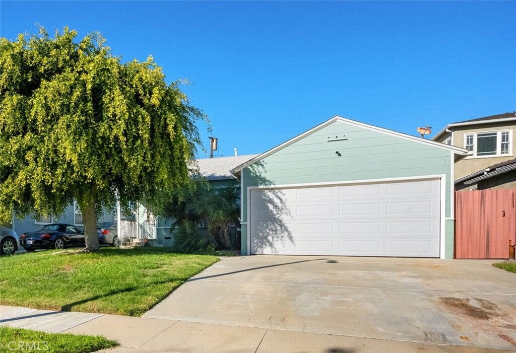 Property Photo:  2739 Denmead  CA 90712 