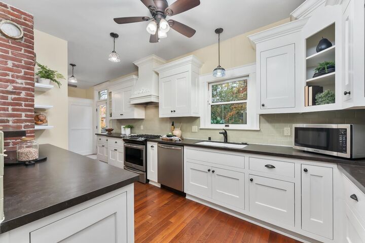 Property Photo:  1301 D Street  CA 95814 