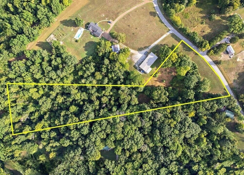 Property Photo:  1 Old County House Rd  TN 37187 