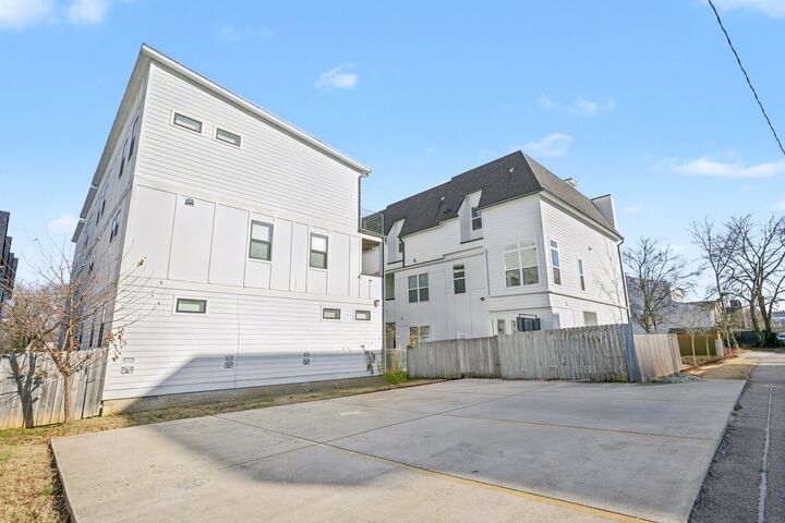 Property Photo:  208 N 9th St 3  TN 37206 