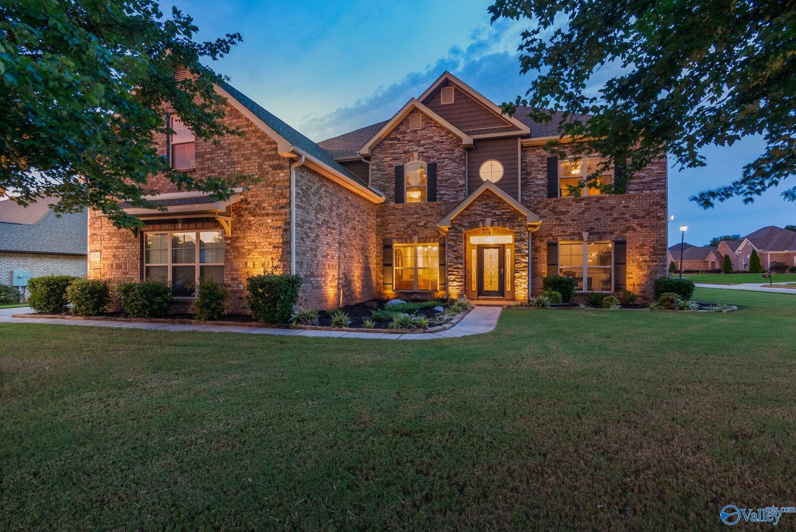 Property Photo:  200 Farmdale Drive  AL 35756 