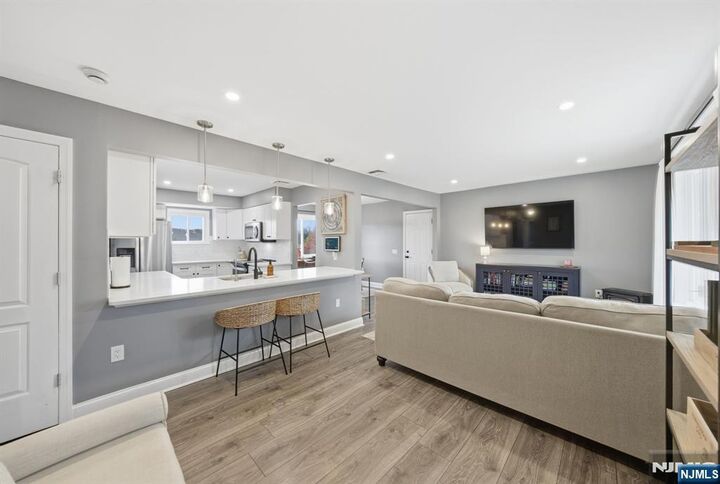 Property Photo:  102 Sunnyview Avenue  NJ 07840 