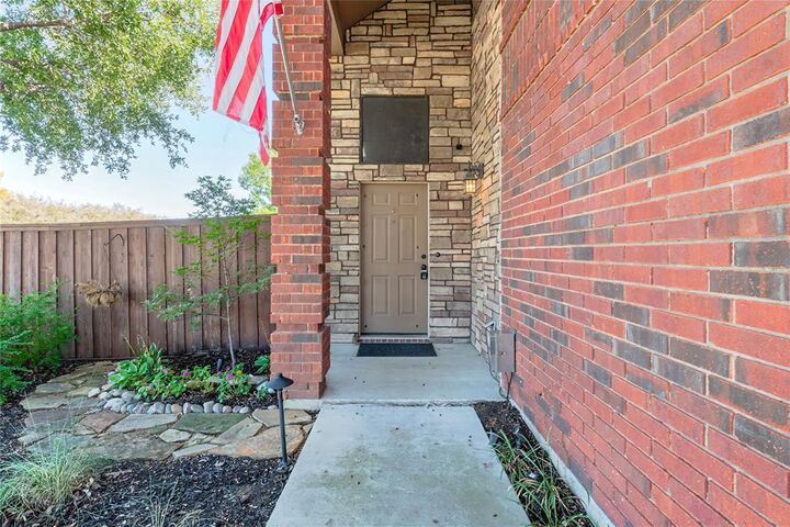 Property Photo:  2123 Ridgecliff Drive  TX 76248 