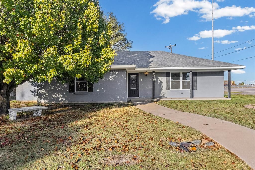 Property Photo:  2500 Burnett Drive  TX 75402 