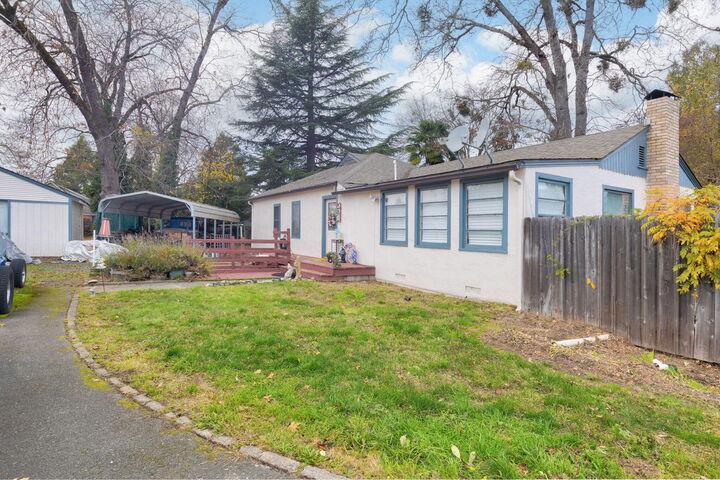 Property Photo:  1213 E Park Street  OR 97527 