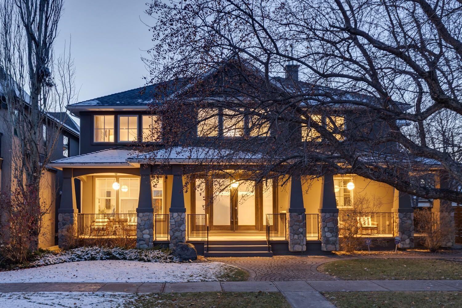 Property Photo:  329 11 Street NW  AB T2N 1X2 