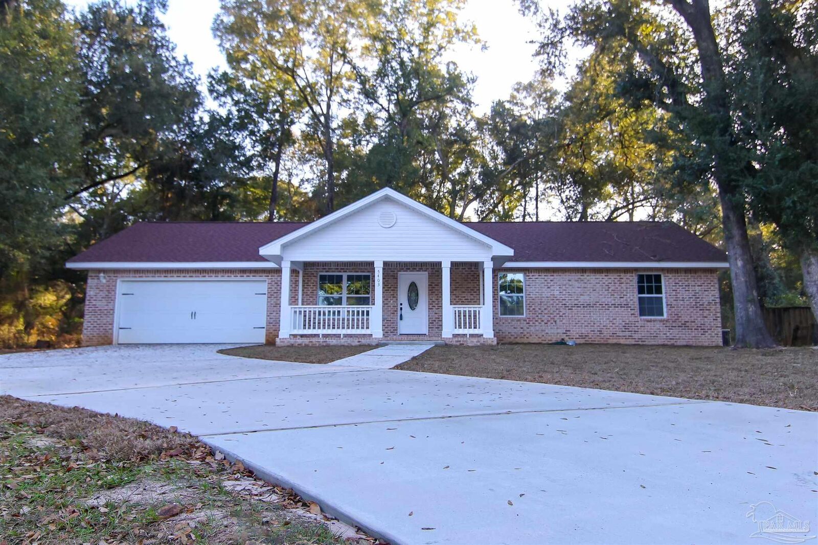 Property Photo:  5403 Hollow Oak Ln  FL 32571 