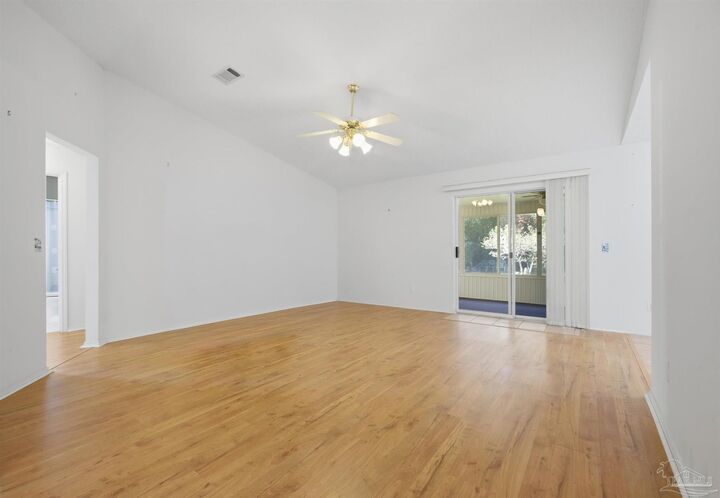 Property Photo: 4327 Chantilly Way FL 32583