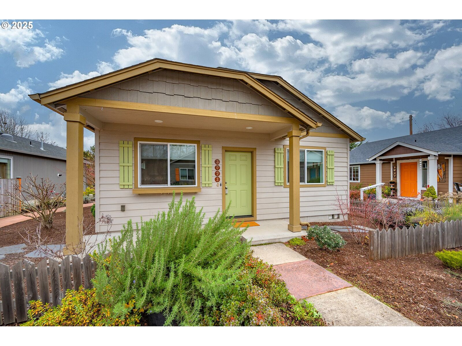 Property Photo: 3023 Hummingbird Ln OR 97405