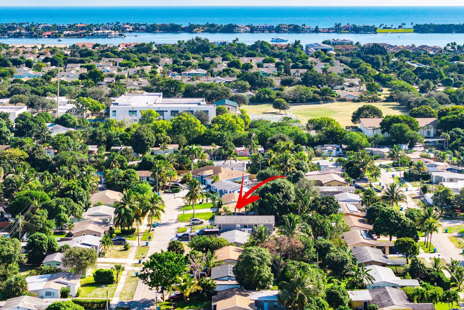 Property Photo:  350 NE 27th Court  FL 33435 
