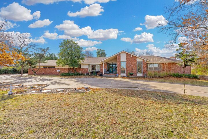 Property Photo:  4703 Looman St  KS 67220 