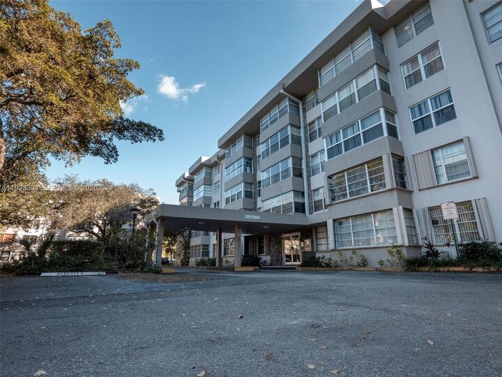 Property Photo: 6600 Cypress Rd 406 FL 33317